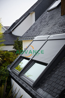 Stores à enroulement électriques modernes en aluminium sur mesure pour fenêtres Velux, volets de toit, prix usine avantageux pour villas