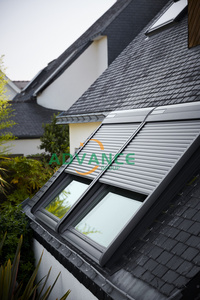 Persianas Enrollables de Aluminio Eléctricas Modernas Personalizadas para <span class=keywords><strong>Ventanas</strong></span> <span class=keywords><strong>Velux</strong></span>, Contraventanas de Techo, Precio de Fábrica para Uso en Villas - Product Image 2