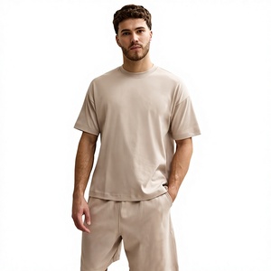 Ensemble t-shirt et short pour homme, couleur beige, col rond, tissu tricoté respirant, style décontracté pour l'été - Product Image 1