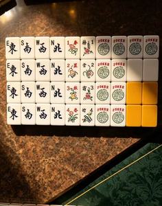 Juego de Mahjong Acrílico Amarillo Jengibre Moderno y de Lujo con Borde de Siete Capas Colorido, Fichas de Mahjong Duraderas para Juego Familiar - Product Image 1