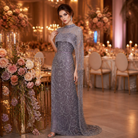 Robe de soirée sirène de luxe perlée avec cape, col montant, en tulle et strass, idéale pour invitées de mariage, fêtes et banquets