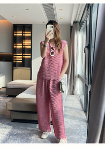 Completo da <span class=keywords><strong>donna</strong></span> plissettato stile Miyake: camicia ampia e pantaloni a gamba larga - Set due pezzi casual all'<span class=keywords><strong>ingrosso</strong></span> dalla fabbrica di <span class=keywords><strong>abbigliamento</strong></span> plissettato - Product Image 5