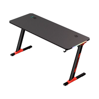 Bureau de jeu ergonomique AOR ESPORTS avec structure métallique en Z moderne, surface en bois, éclairage RGB, texture fibre de carbone, qualité P2