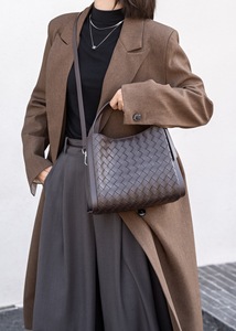 ODM y OEM, Primavera/Verano 2026, Nuevo Bolso de Hombro y Bandolera Casual de Moda, Bolso Tipo Cubo de Cuero Genuino Premium con Grabado para Mujer - Product Image 6