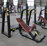 Machine professionnelle de musculation inclinable pour exercices de pectoraux avec barre et plaques de poids