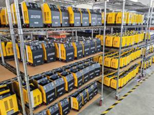 เครื่องตรวจจับควันรั่วไหลในรถยนต์แบบพกพา Lutro 12V สองโหมด พร้อมปั๊มลมในตัวและอะแดปเตอร์ EVAP - Product Image 5