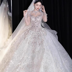 NDB10472 Abito da Sposa Lungo in Chiffon a Maniche Lunghe con Scollo a V e Strascico Ricamato con Perline e Pizzo Lucido - Product Image 1