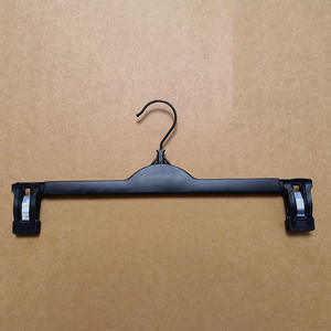 יצרנים מספקים קולבים YCL9635 35 ס\\\"מ מפלסטיק שחור, קלים, עמידים, למכנסי גברים ונשים, עם קליפס, לסחר חוץ - Product Image 2