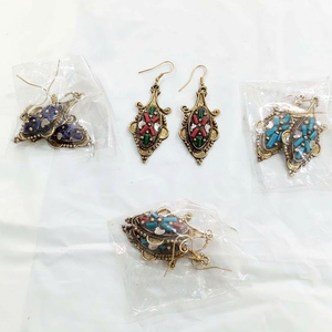 Boucles d'oreilles de travail en perles métalliques pour femmes à la mode pour les cadeaux d'anniversaire à prix d'Inde - Product Image 1