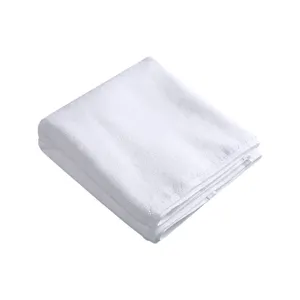 Белое банное полотенце отличается мягкостью и четыре спецификации: толстый и абсорбент гостиничные
