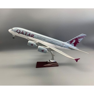 YIGUAN A380 Qatar Airways Modello di Aereo in Resina Termopolimerizzata Realistico con Doppia Porta, Luci e Ruote, Simulazione Statica, Oggetto da Collezione Artistico - Product Image 2