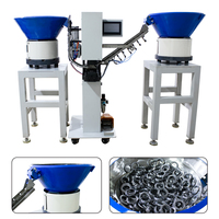 Machine automatique de poinçonnage et de pressage d'œillets pour rideaux en une seule étape