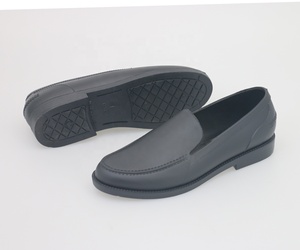 YL3559 Mocassins plats en PVC de mode imperméables pour l'extérieur personnalisés pour dames - Product Image 4