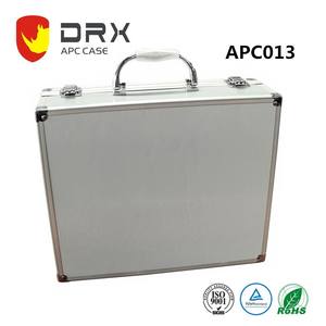 APC013 2026 Nouvelle conception, taille personnalisée, boîte à outils professionnelle en aluminium pour barbier avec insert en mousse - Product Image 4