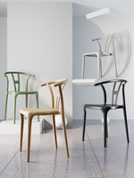 Le plastique dinant empilable nordique préside la chaise blanche de jardin moderne pour le restaurant et le café extérieurs