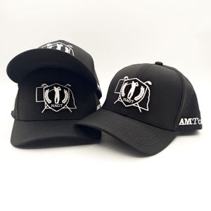 Casquette de golf OEM personnalisée en maille perforée avec logo, 6 panneaux, visière légèrement incurvée, fermeture snapback, patch en caoutchouc imperméable, motif léopard, style sportif - Product Image 1