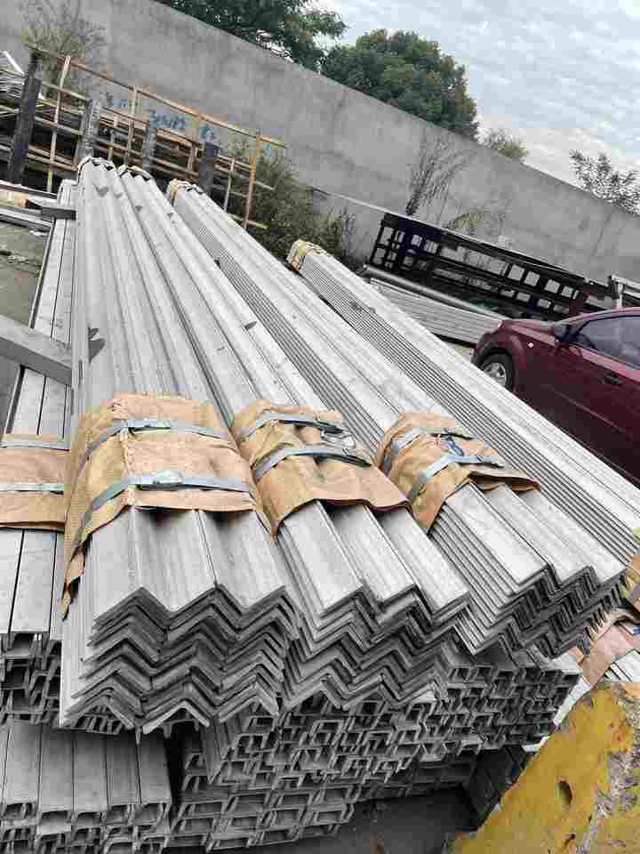 80 x 80 x 8 Steel Angle Iron