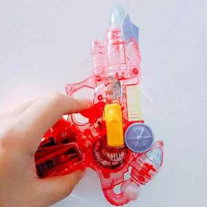 Pistola Espacial Elétrica de Plástico ABS Barata e Popular com Luzes LED Brilhantes e Música, Alimentada por Bateria para Meninos de 5 a 13 Anos - Product Image 4
