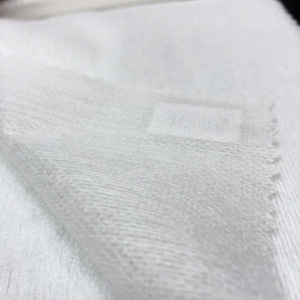 Vente en gros de matières premières <span class=keywords><strong>rouleau</strong></span> de <span class=keywords><strong>tissu</strong></span> non tissé Spunlace pour <span class=keywords><strong>tissu</strong></span> humide pour lingettes pour bébé - Product Image 1