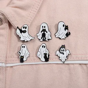 Pin logam hantu kartun bros kucing hitam lucu sesuai pesanan bros kerah lucu Pin Enamel Halloween grosir