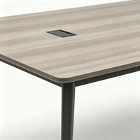 Table de conférence traditionnelle allemande Schattdecor, surface en panneau E0 écologique, pieds métalliques coniques, plateau rabattable avec boîte à câbles