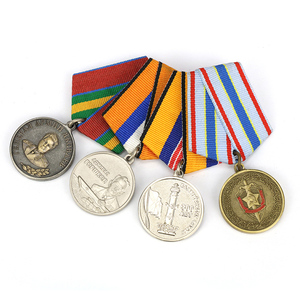 Campione gratuito del produttore logo personalizzato incisione in metallo vuoto 3d smalto morbido premio medaglia d'onore con nastro - Product Image 1