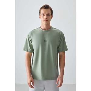 เสื้อยืดผู้ชายพิมพ์ลายทรงโอเวอร์ไซส์ เนื้อผ้าฝ้ายสีเขียวอ่อน หนานุ่ม รุ่น 88373 - ลายกระบองเพชร - Product Image 1