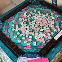 Tapis de Mahjong américain - Motif Chinoiserie Fleurs Roses et Oiseaux avec Dragons/Jokers, Instructions, Tapis de Jeu Antidérapant en Néoprène