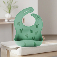 Bavoir pour bébé en silicone sans BPA à motif imprimé personnalisé OEM, doux et lavable, accessoire d'alimentation pour enfant mignon, vente en gros