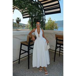 Robe de performance blanche pour ballerine avec élégante décoration en nœud perlé - Product Image 3