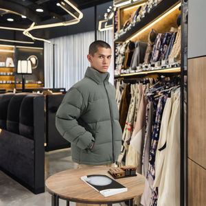 Chaqueta de Invierno Gruesa para Hombre de Alta Calidad, Estilo Blouson, con Cierre de Cremallera y Diseño con Logotipo y Patrón - Product Image 3