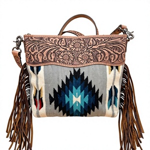 Bolso Hobo con Flecos y Detalles en Cuero, Bolso de Hombro Cruzado con Patrón Acolchado, Bolso de Mujer para Viajes Diarios - Product Image 1