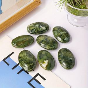 Pierre de cristal de jade vert poli en gros pour la décoration intérieure, le Feng Shui et les cadeaux de fêtes uniques - Product Image 4