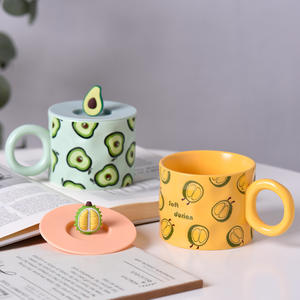 แก้วมักเซรามิกลายผลไม้เด็กผู้หญิงใหม่พร้อมฝาปิด380มล. แก้วกาแฟนมสำหรับเด็กสตรอเบอร์รี่อะโวคาโดลูกพีชส้ม - Product Image 3