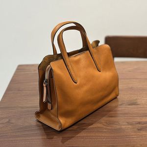 Nouveau sac fourre-tout décontracté en cuir véritable pour femme, taille moyenne, avec fermeture éclair, doublure en coton et surpiqûres, sac à bandoulière - Product Image 2