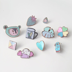 Pin Metálico Conmemorativo de Fútbol Moderno y Creativo, Recuerdo Personalizado para Eventos Deportivos, Pin de Esmalte Metálico Ecológico - Product Image 6