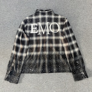 เสื้อเชิ้ตแขนยาวลายสก็อตทรงหลวมผ้าฝ้าย 100% สไตล์วินเทจตกแต่งด้วยคริสตัลสีสันสดใสแบบ Acid Wash พร้อมโลโก้สั่งทำพิเศษสำหรับผู้ชาย - Product Image 2