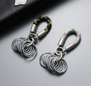 Porte-clés mousqueton en cuir PU coloré personnalisé, petit, en métal, avec plusieurs anneaux et boucle à ressort - Product Image 6