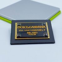 Écussons personnalisés écologiques, logo métallique 3D en relief, bord découpé au laser, impression numérique sérigraphiée, étiquette de vêtement carrée en rouleau pour