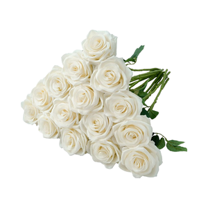 Bouquet de 15 roses artificielles en soie réaliste de couleur ivoire à longues tiges de Carlita's Blooms pour mariage, fête, anniversaire - Product Image 1