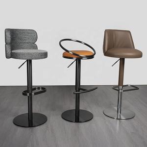 Chaises de bar pivotantes modernes en cuir réglables avec accoudoirs fixes en acier inoxydable et cuir PU, base ronde en métal - Product Image 1