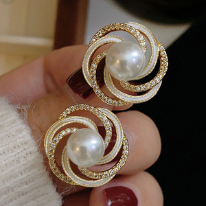 E4859 Pendientes de perlas chapados en oro blanco con diseño de flor de cristal para mujer, joyería clásica de boda - Product Image 3