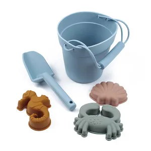 批发双酚a硅胶免费沙滩玩具小动物模具塑料沙滩玩具套装儿童用桶和铲子
