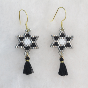 Boucles d'oreilles pendantes classiques et minimalistes à motif étoile hexagonale, tissées à la main en Miyuki, disponibles en plusieurs couleurs, personnalisables - Product Image 1