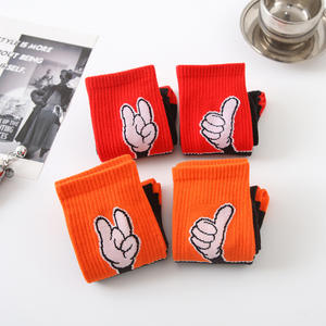 Chaussettes simples de dessin animé <span class=keywords><strong>Mickey</strong></span> à la mode pour les jeunes Chaussettes de sport de skateboard avec logo inférieur pour l'automne et le printemps - Product Image 3