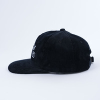 Custom Unstructured 5-Panel petflespetten Zwarte Sportieve Pet met Geborduurd Logo Luipaard/Fruit Patroon Corduroy Stof Unisex Pet