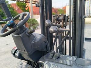 Original Japan Komatsu 3 Ton Diesel <b>Forklift</b>, Komatsu FD30 Internal Combustion Counterbalance <b>Forklift</b> for Warehouse Logistics - Product Image 2