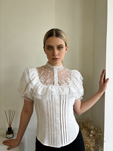 Chemisier décontracté blanc en dentelle et maille transparente pour femme, col rond, manches bouffantes à volants, taille plissée - Product Image 2