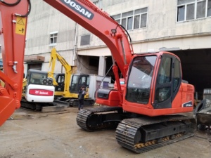 Excavadora Doosan DX140LC de alta calidad a la venta con caja de cambios de motor de componentes básicos; los modelos incluyen DX225 DX300 - Product Image 6
