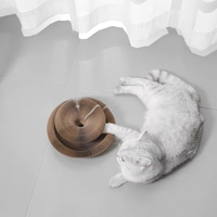 Griffoir pour chat en carton ondulé, jouet avec clochette, structure d'escalade, résistant aux griffures, et nid pour chat